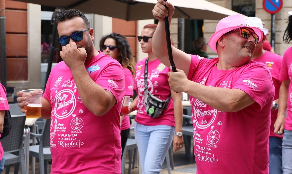 Fotos: Las peñas conquistan León a ritmo de charanga