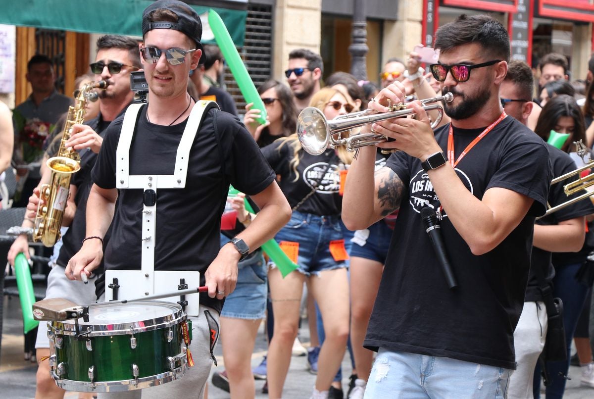 Fotos: Las peñas conquistan León a ritmo de charanga