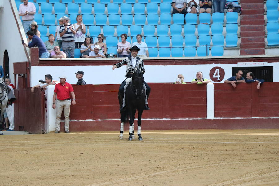 Fotos: Corrida de rejones en la Plaza de Toros de León