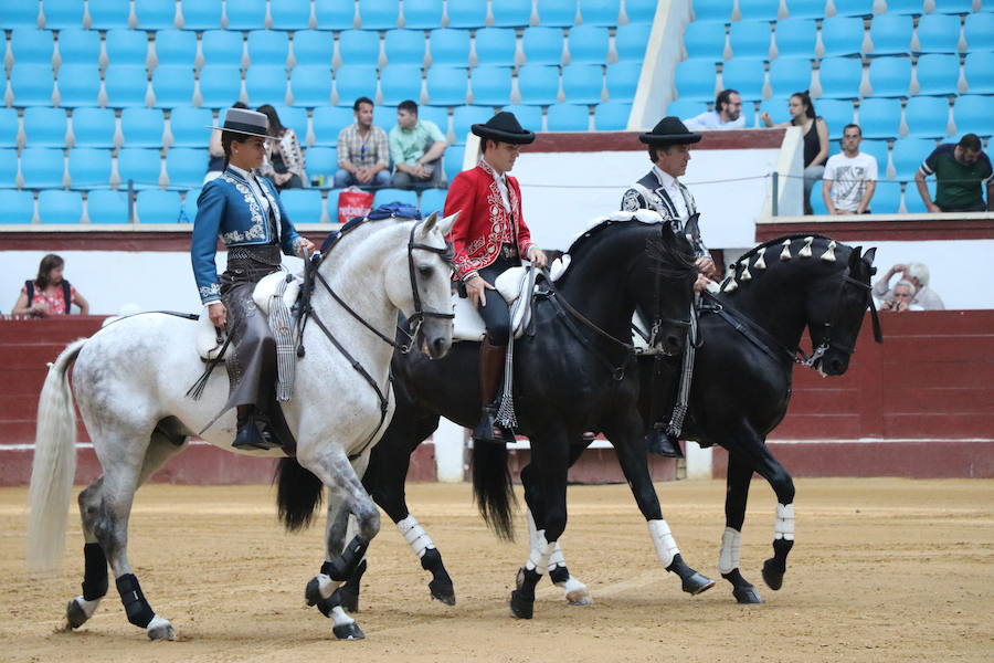 Fotos: Corrida de rejones en la Plaza de Toros de León