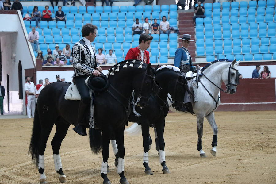 Fotos: Corrida de rejones en la Plaza de Toros de León