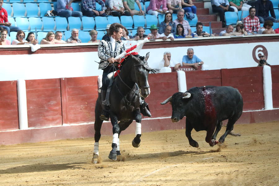 Fotos: Corrida de rejones en la Plaza de Toros de León