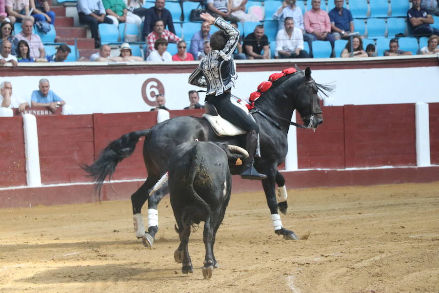 Fotos: Corrida de rejones en la Plaza de Toros de León