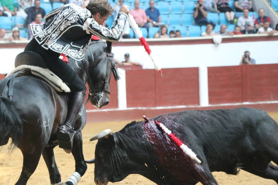 Fotos: Corrida de rejones en la Plaza de Toros de León