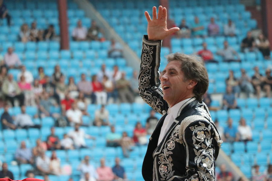 Fotos: Corrida de rejones en la Plaza de Toros de León