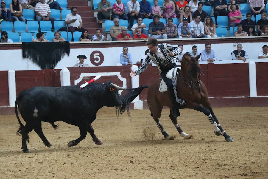 Fotos: Corrida de rejones en la Plaza de Toros de León