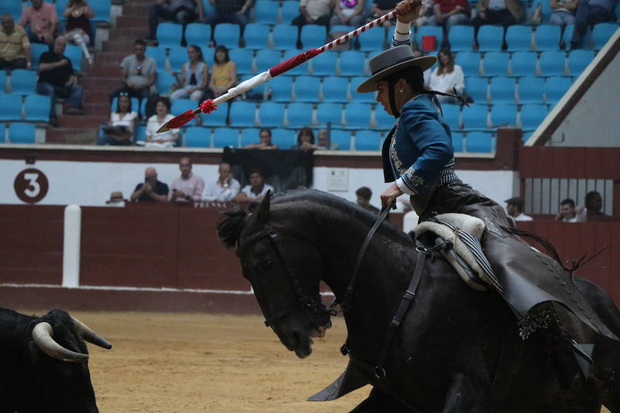 Fotos: Corrida de rejones en la Plaza de Toros de León