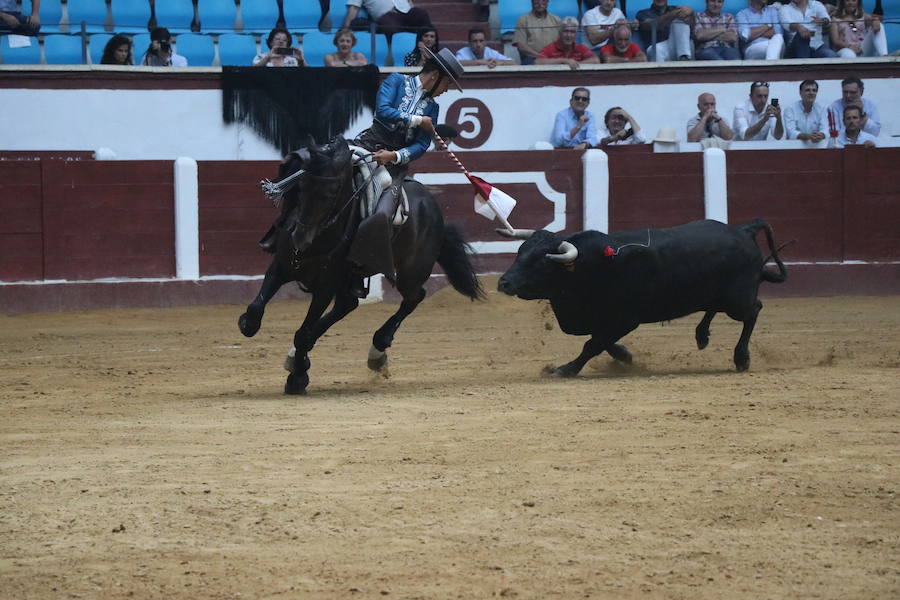 Fotos: Corrida de rejones en la Plaza de Toros de León