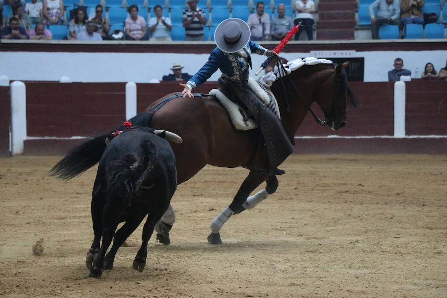 Fotos: Corrida de rejones en la Plaza de Toros de León