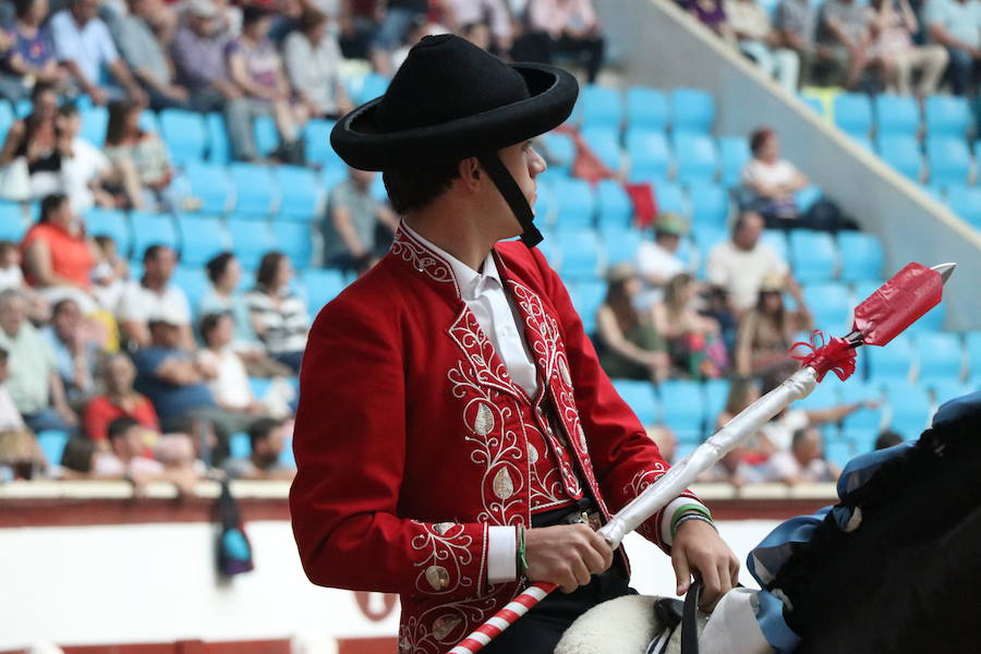 Fotos: Corrida de rejones en la Plaza de Toros de León