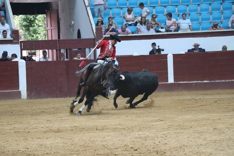 Fotos: Corrida de rejones en la Plaza de Toros de León