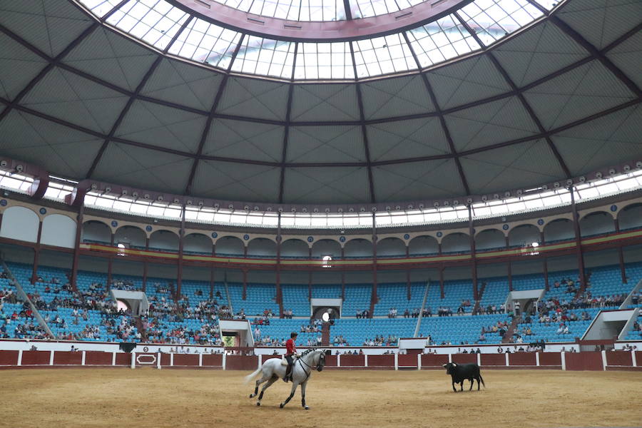 Fotos: Corrida de rejones en la Plaza de Toros de León