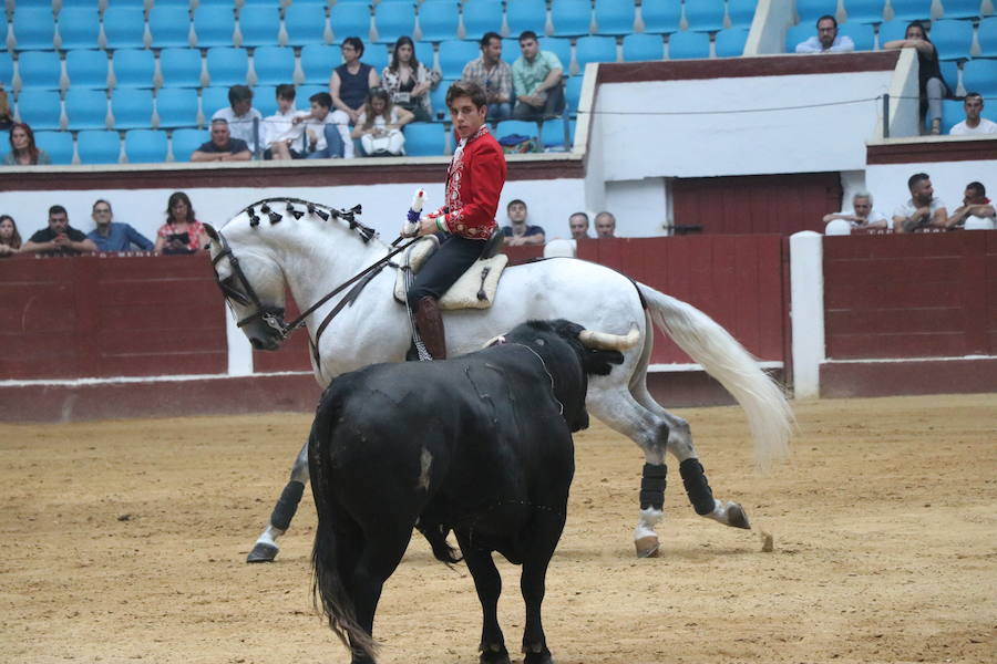 Fotos: Corrida de rejones en la Plaza de Toros de León