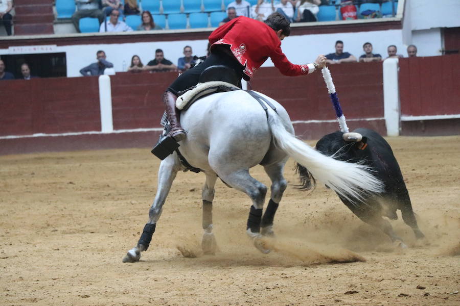 Fotos: Corrida de rejones en la Plaza de Toros de León