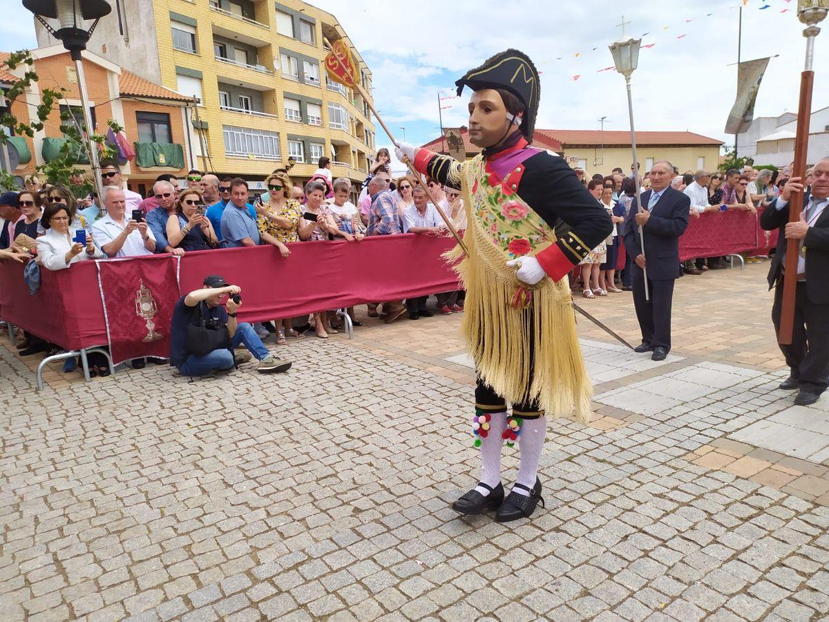 Fotos: Laguna de Negrillos celebra el Corpus de la mano de San Sebastián