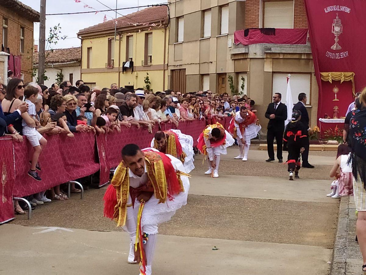 Fotos: Laguna de Negrillos celebra el Corpus de la mano de San Sebastián