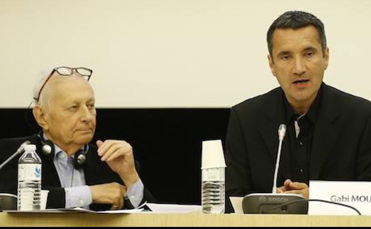 Joinet (izquierda), durante un acto en la Asamblea Nacional francesa sobre la violencia en el País Vasco. 