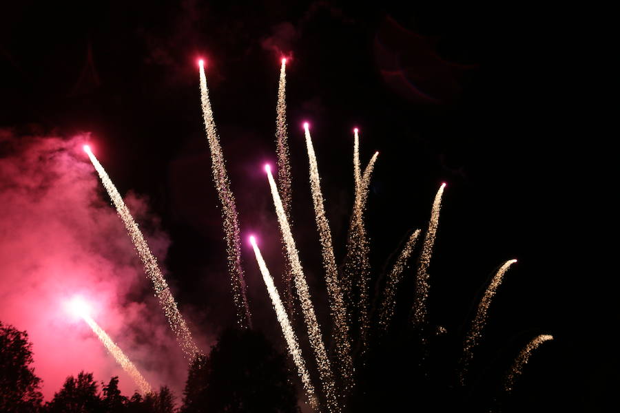 Fotos: Fuegos artificiales en la noche de San Juan