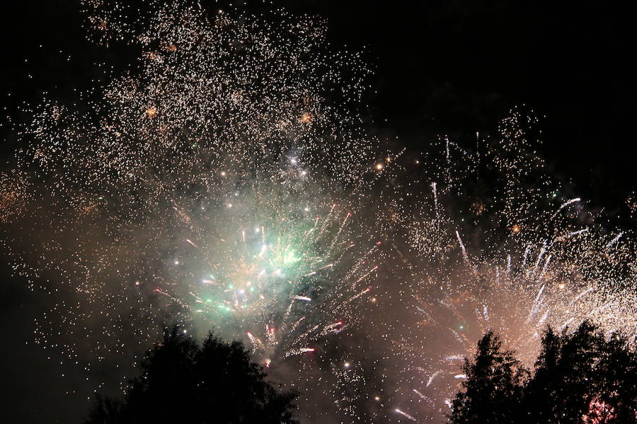 Fotos: Fuegos artificiales en la noche de San Juan