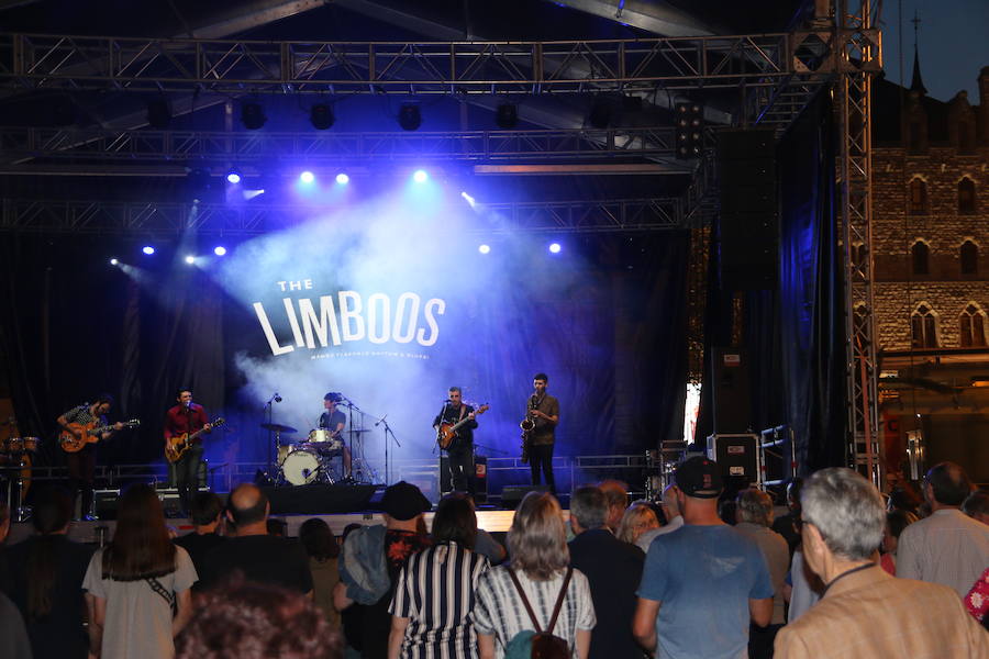 The Limboos es diferente y suena diferente. Tanto, y también lo hace que el público no se siente indiferente ante su propuesta. Su sonido es propio, identificable y digno de ser disfrutado.