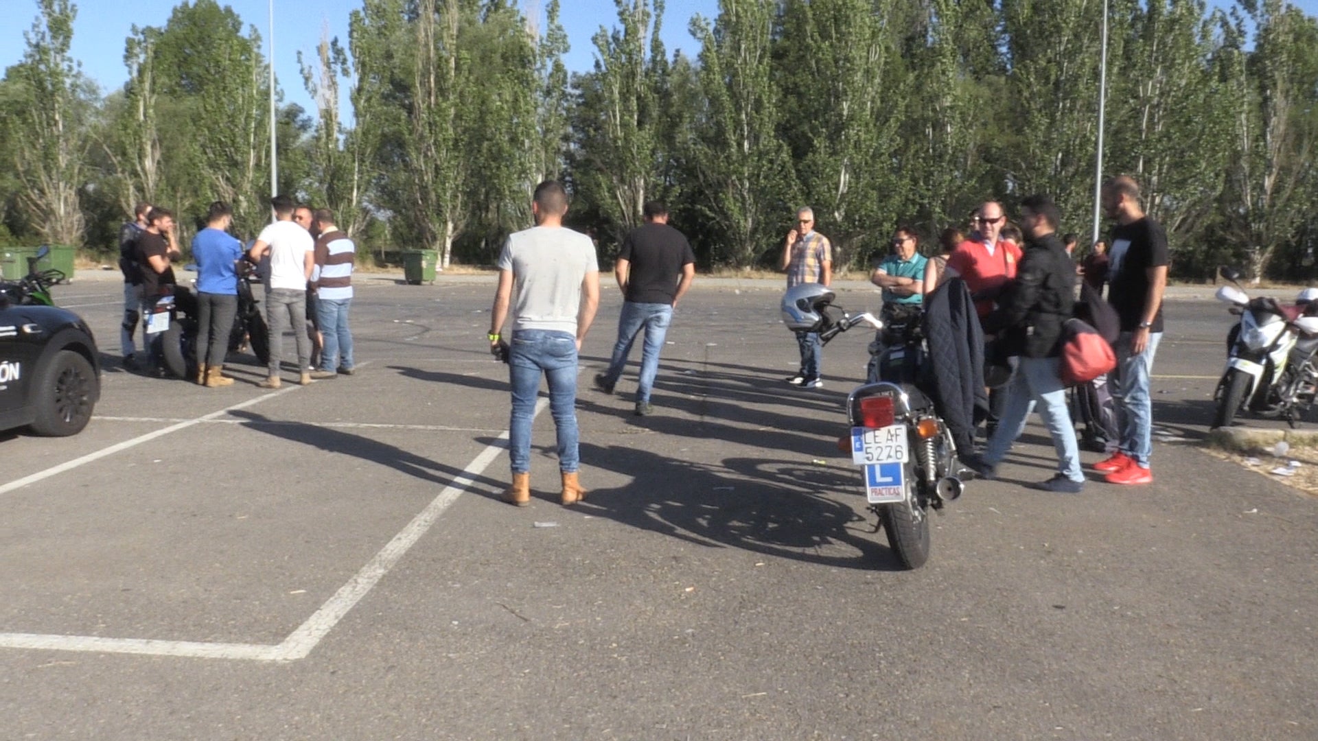 Fotos: Los restos de la basura de Orquestalia obliga a la DGT a suspender los exámenes