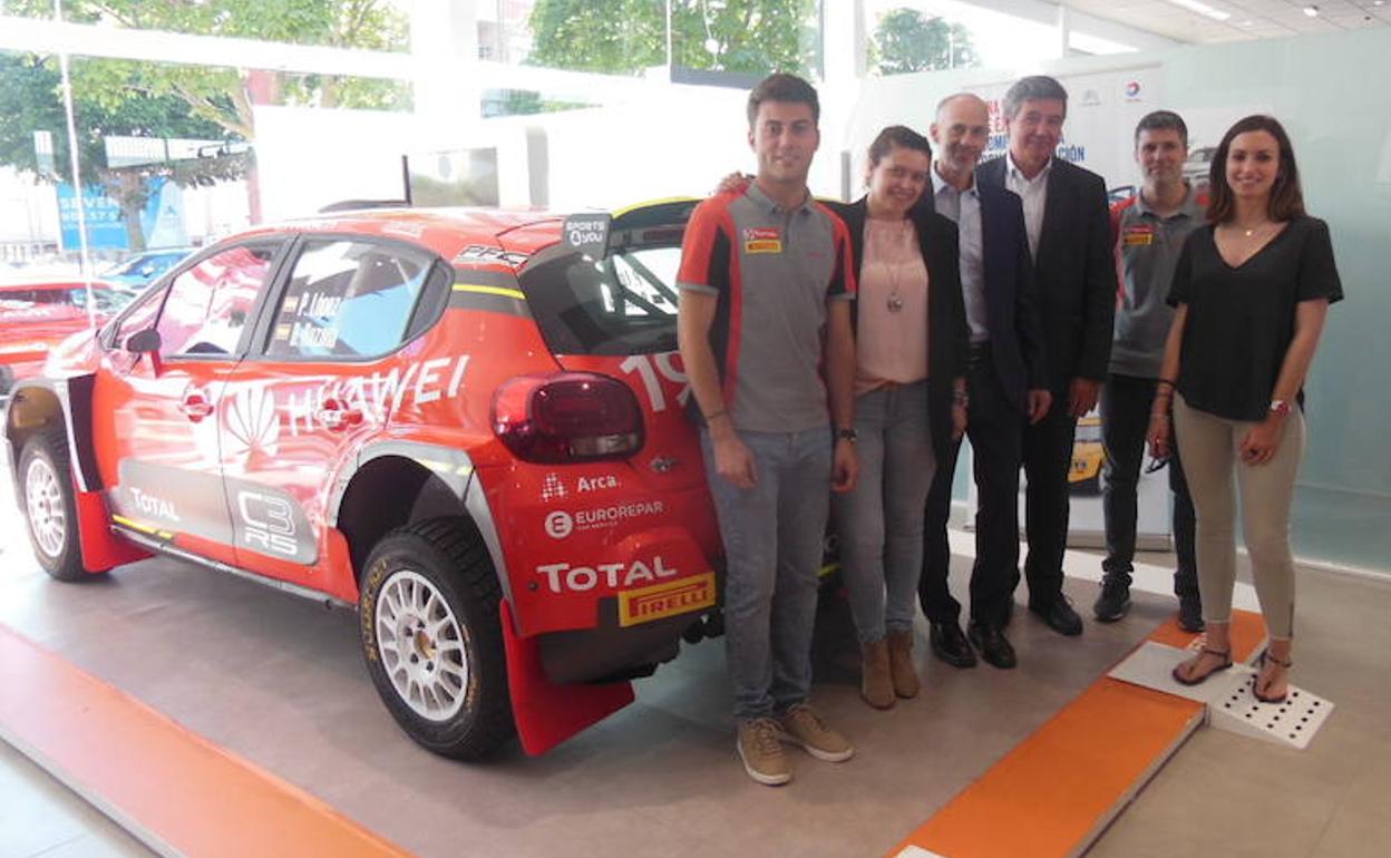Pepe López y Borja Rozada visitan León antes de competir en la prueba de Astorga del Campeonato de España de rallies de tierra