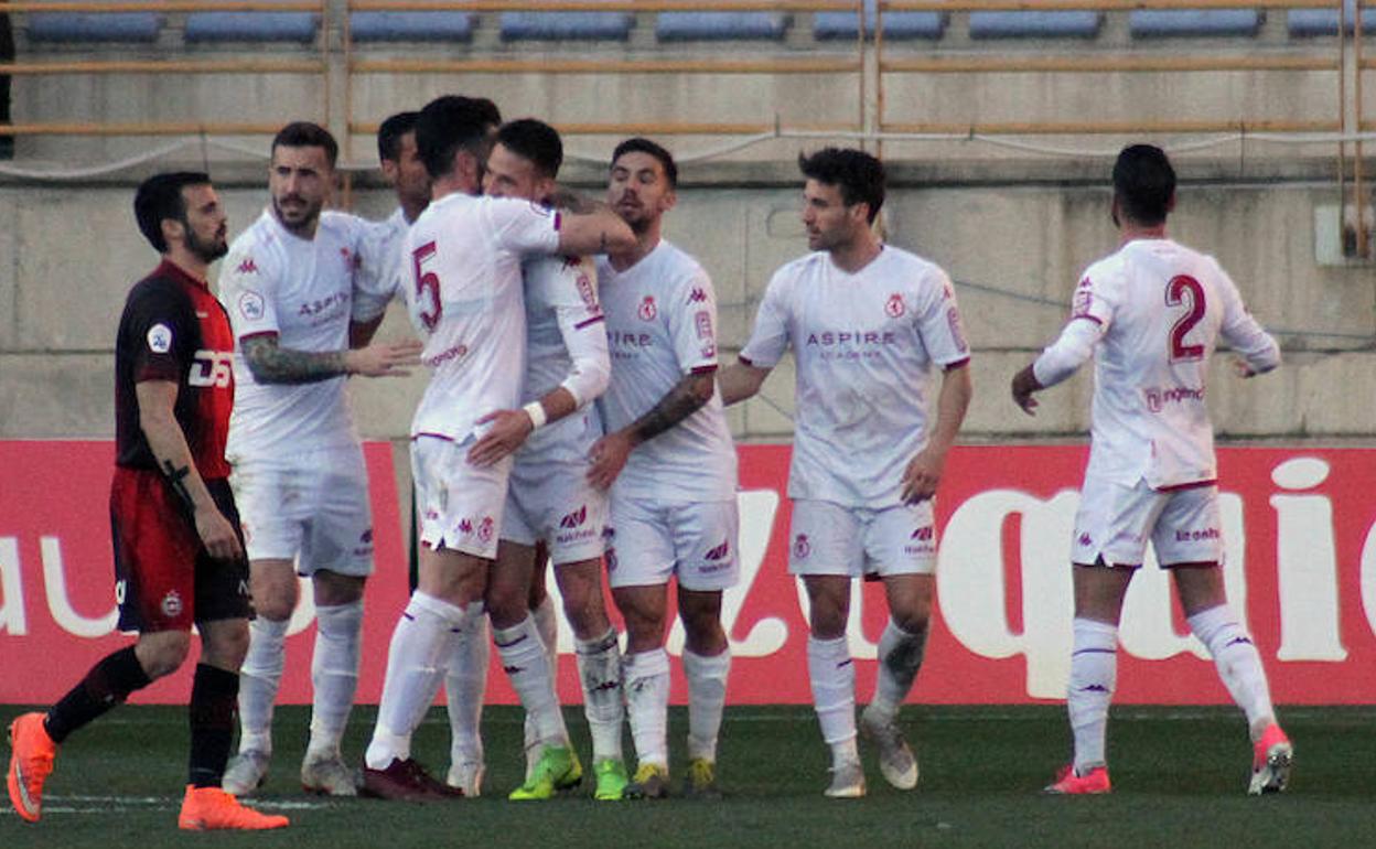 Los jugadores de la Cultural celebran un gol.