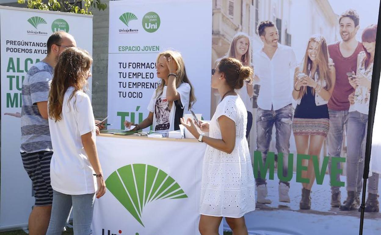 Unicaja Banco lanza el aval bancario para el alquiler joven y refuerza su oferta para facilitar la emancipación de este colectivo