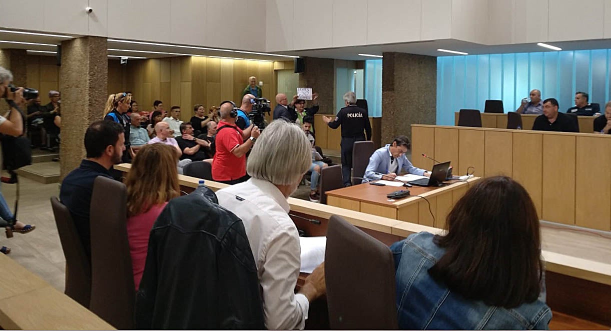 Fotos: Tensión en el pleno de Villaquilambre