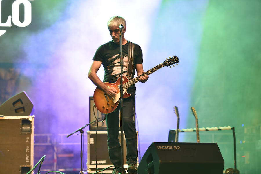 El rock leonés lleva el nombre del 'Abogado del diablo'. Tras su reciente vuelta a los escenarios no han querido perderse su cita con las fiestas de San Juan y San Pedro con un concierto en la Plaza de San Marcelo en el que reencontrarse con aquel público de los 80. 