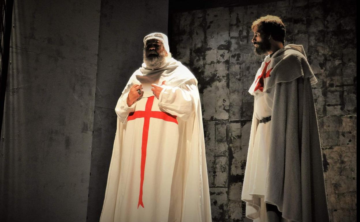 Una escena de la obra 'Los Templarios' de la compañía Teatro Conde Gatón.