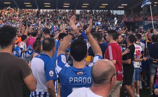 Galería. La afición celebra a lo grtande el regreso a Segunda.