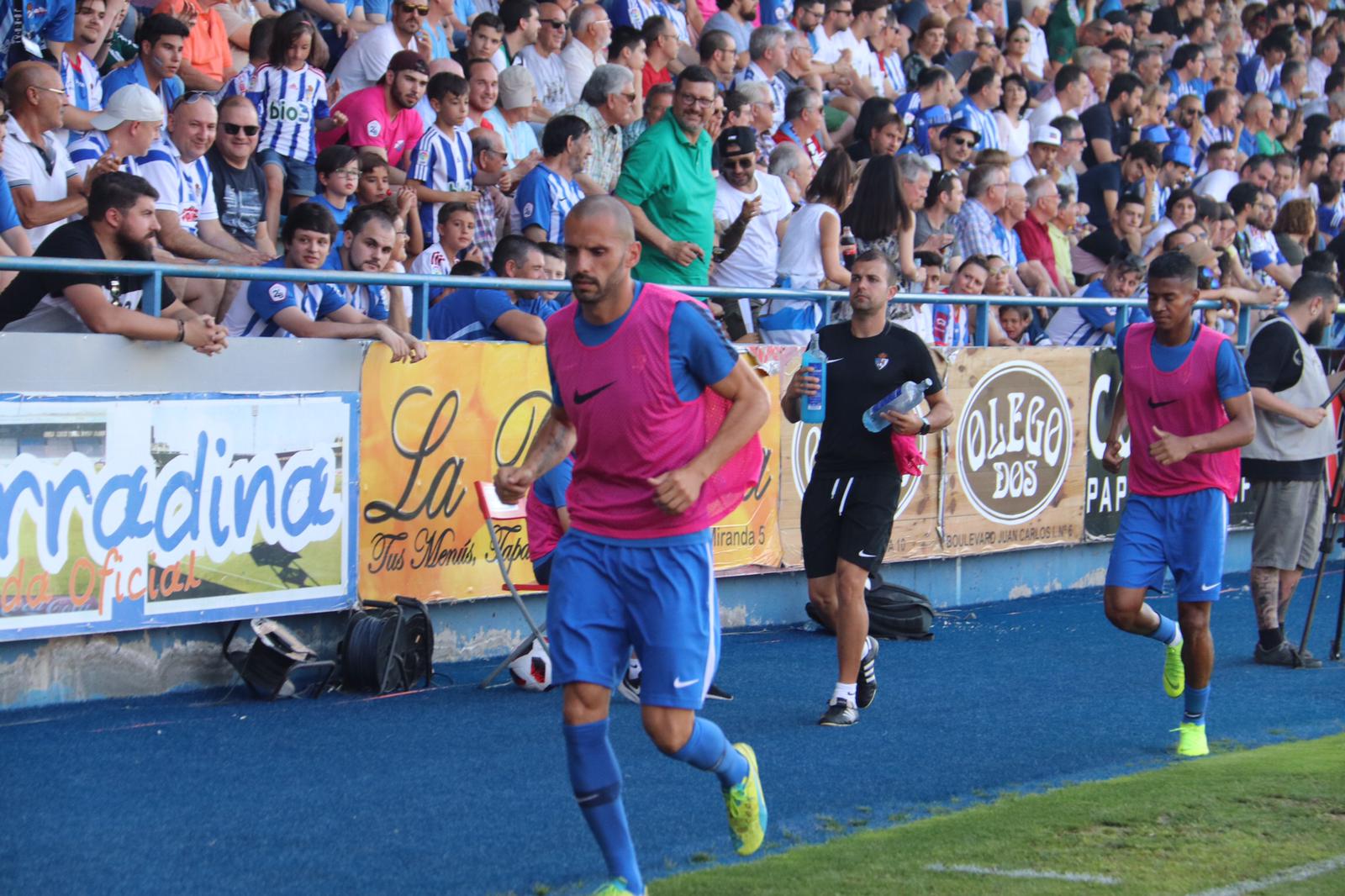 La Ponferradina, por encima del Hércules sobre el terreno de juego de El Toralón.