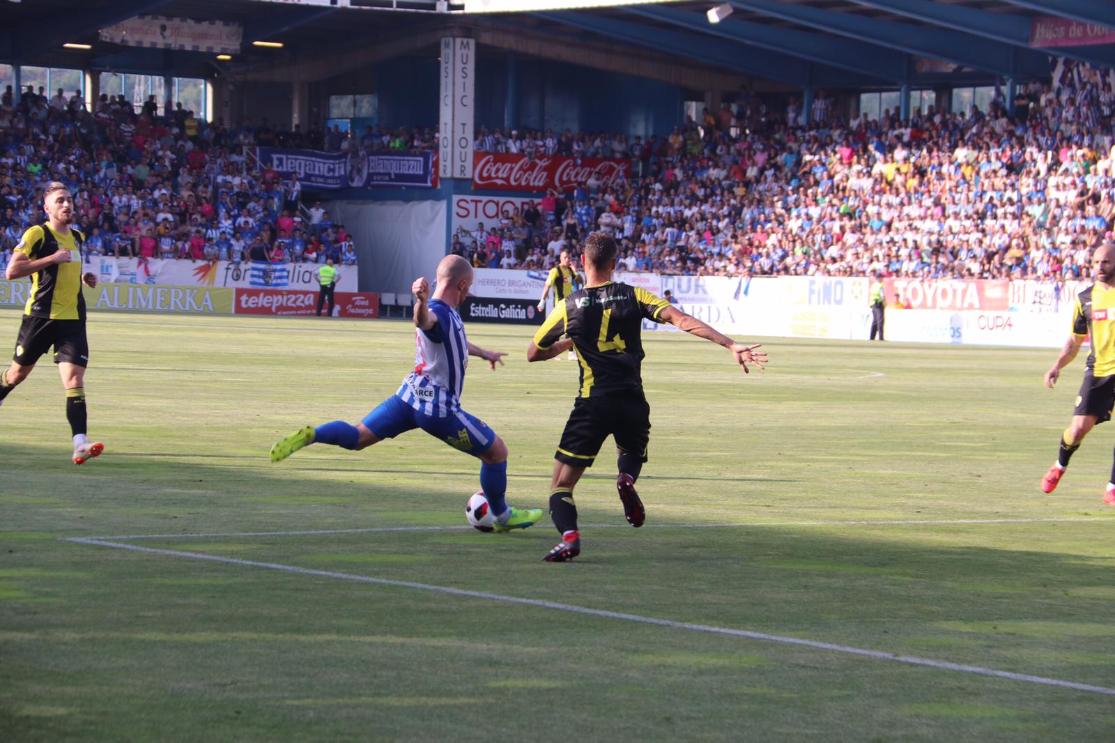 La Ponferradina, por encima del Hércules sobre el terreno de juego de El Toralón.