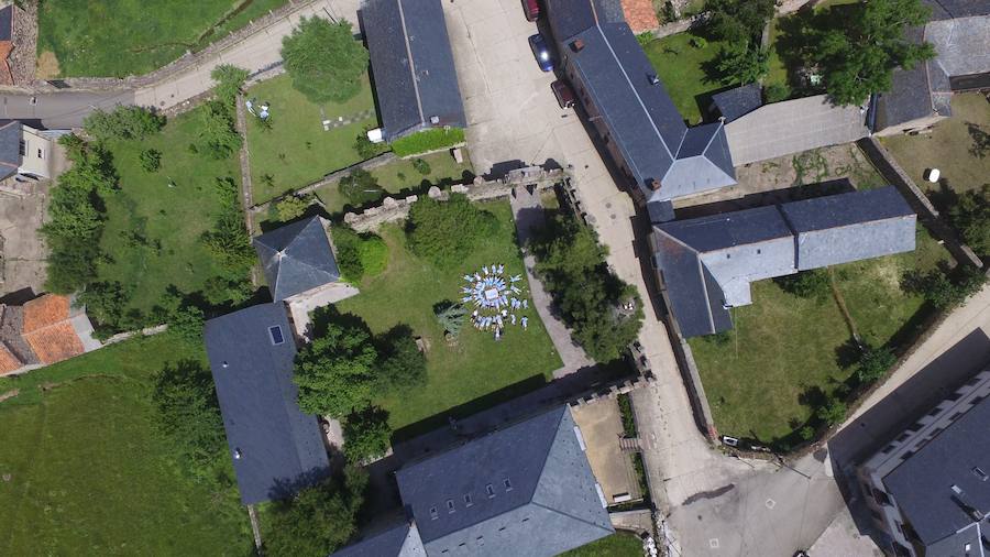 Fotos: Momentos del #retoBttBierzoBabia organizado por la Fundación Bas Van der Goor