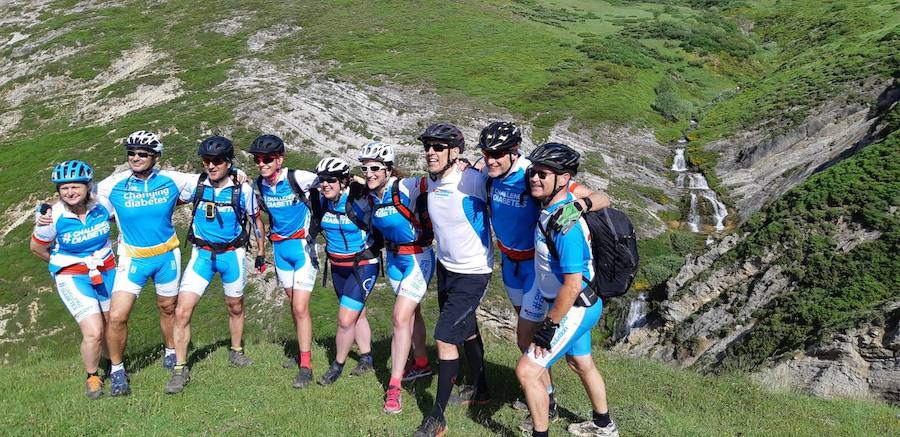 Fotos: Momentos del #retoBttBierzoBabia organizado por la Fundación Bas Van der Goor