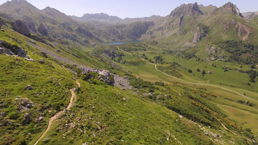 Fotos: Momentos del #retoBttBierzoBabia organizado por la Fundación Bas Van der Goor