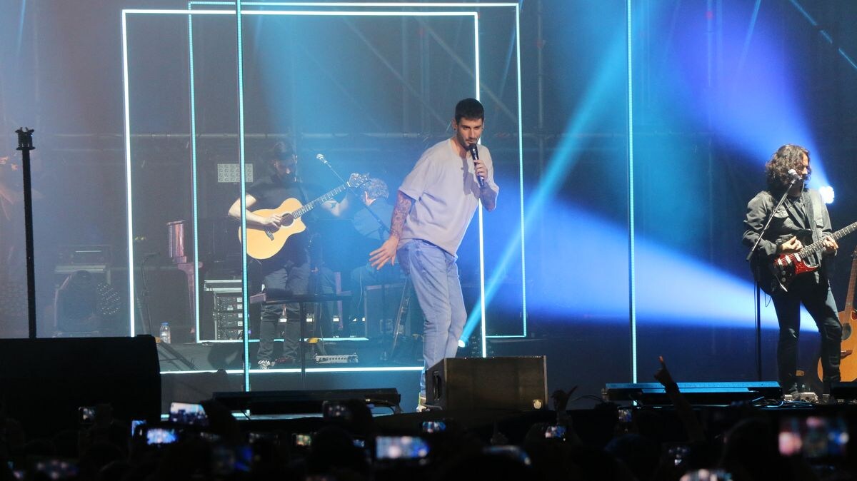 Arrollador Melendi en la Plaza de Toros de León. La gira Cubo de Rubik del cantante asturiano llega a la capital leonesa en el fin de las Fiestas de San Juan y San Pedro. 