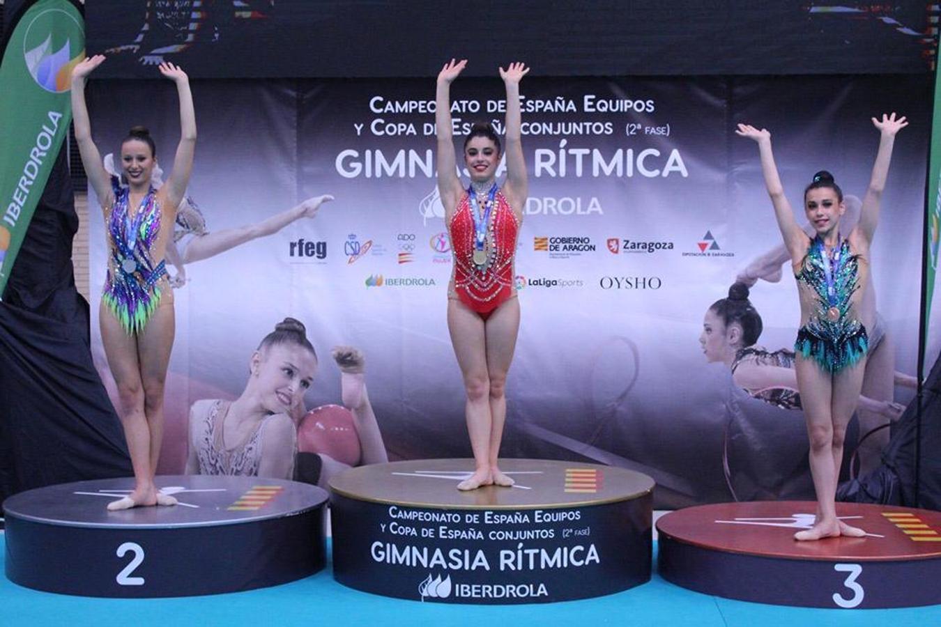 Gimnastas del Club Ritmo con sus medallas. 