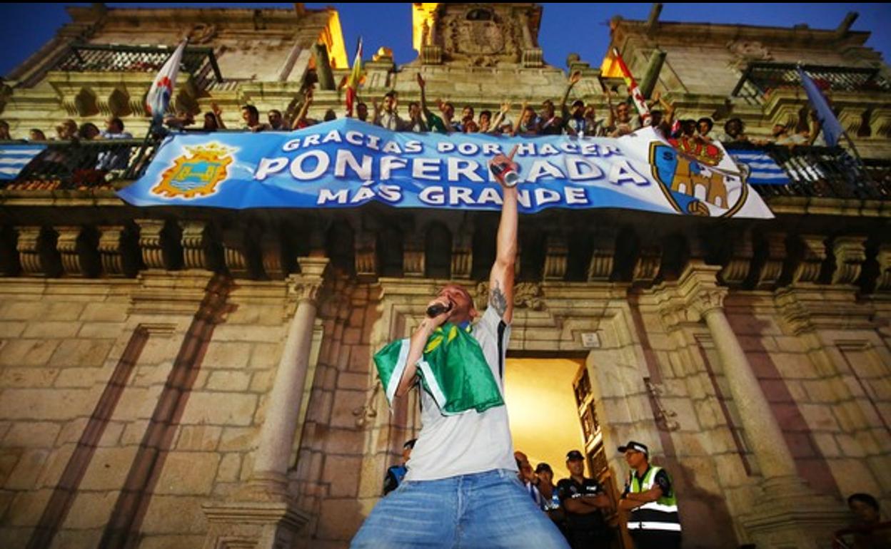 Ponferrada celebra el ascenso de la Ponferradina a segunda división A.