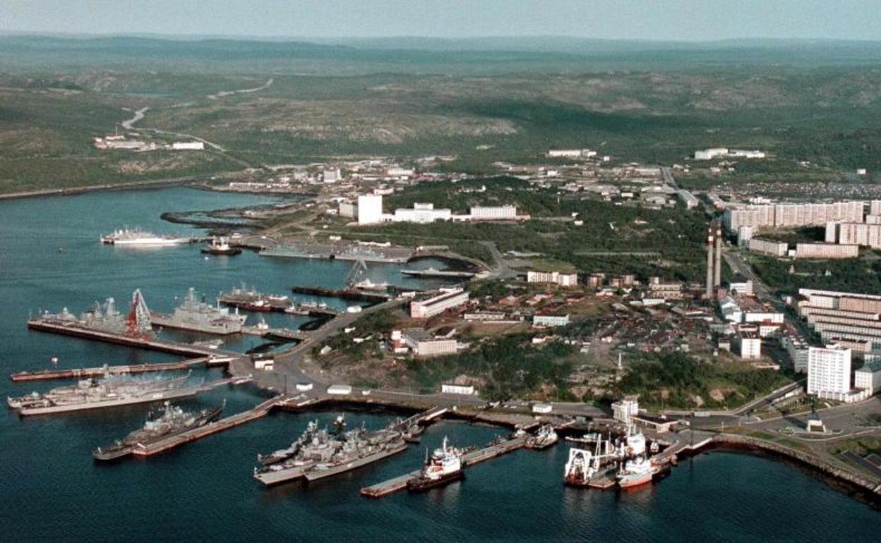 Fotografía aérea de archivo que muestra la base naval rusa en Severomorsk (Rusia). 