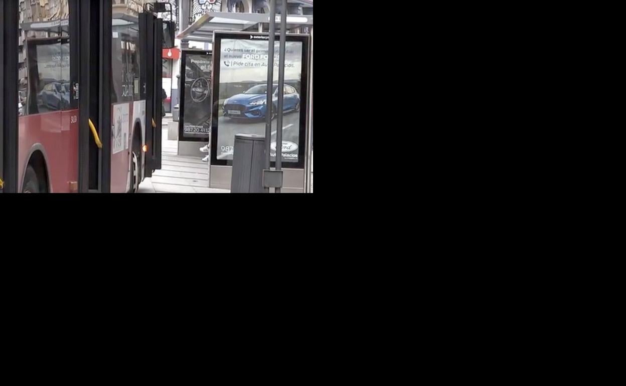 Parada de autobús en León capital.