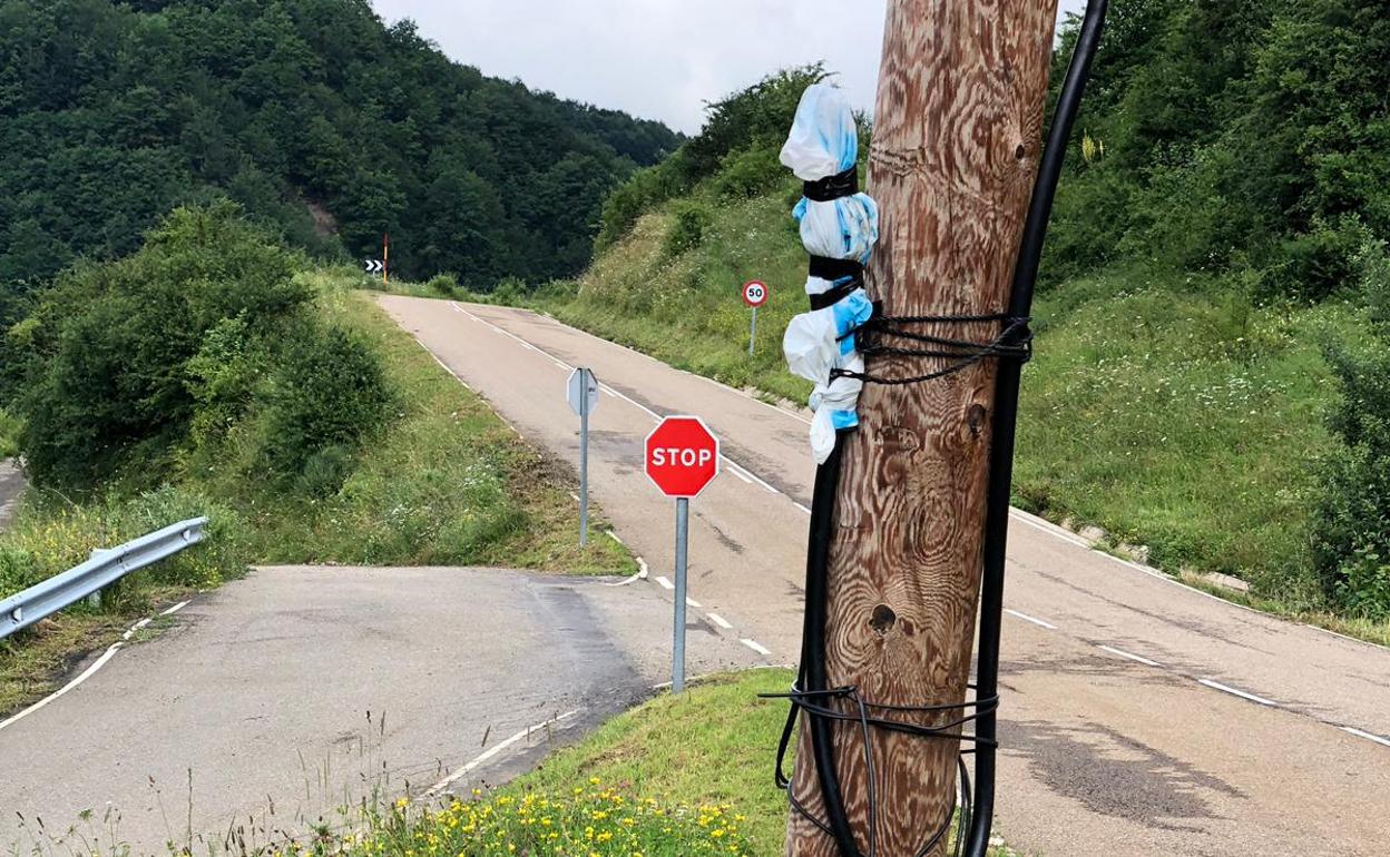 Estado del tendido de telefonía en Santa Marina de Valdeón. 