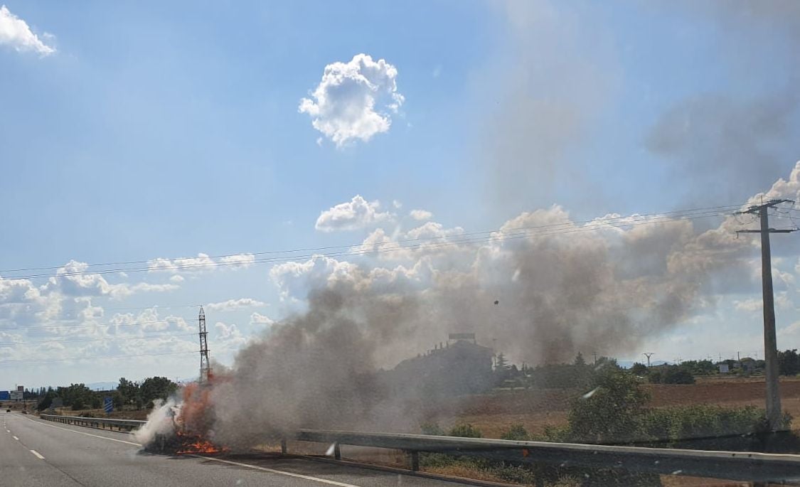 Fotos: Arde un vehículo en la León-Astorga