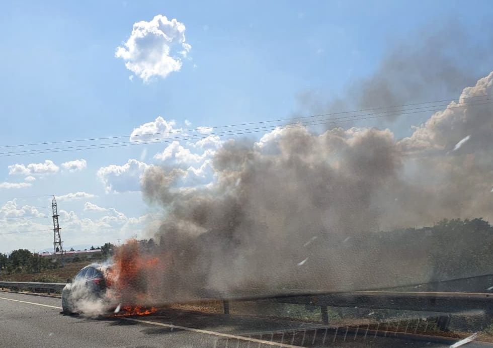 Fotos: Arde un vehículo en la León-Astorga