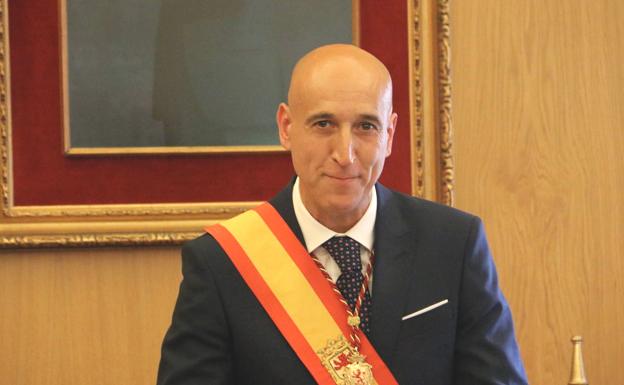 José Antonio Diez, durante la lectura del discurso de investidura como alcalde. 