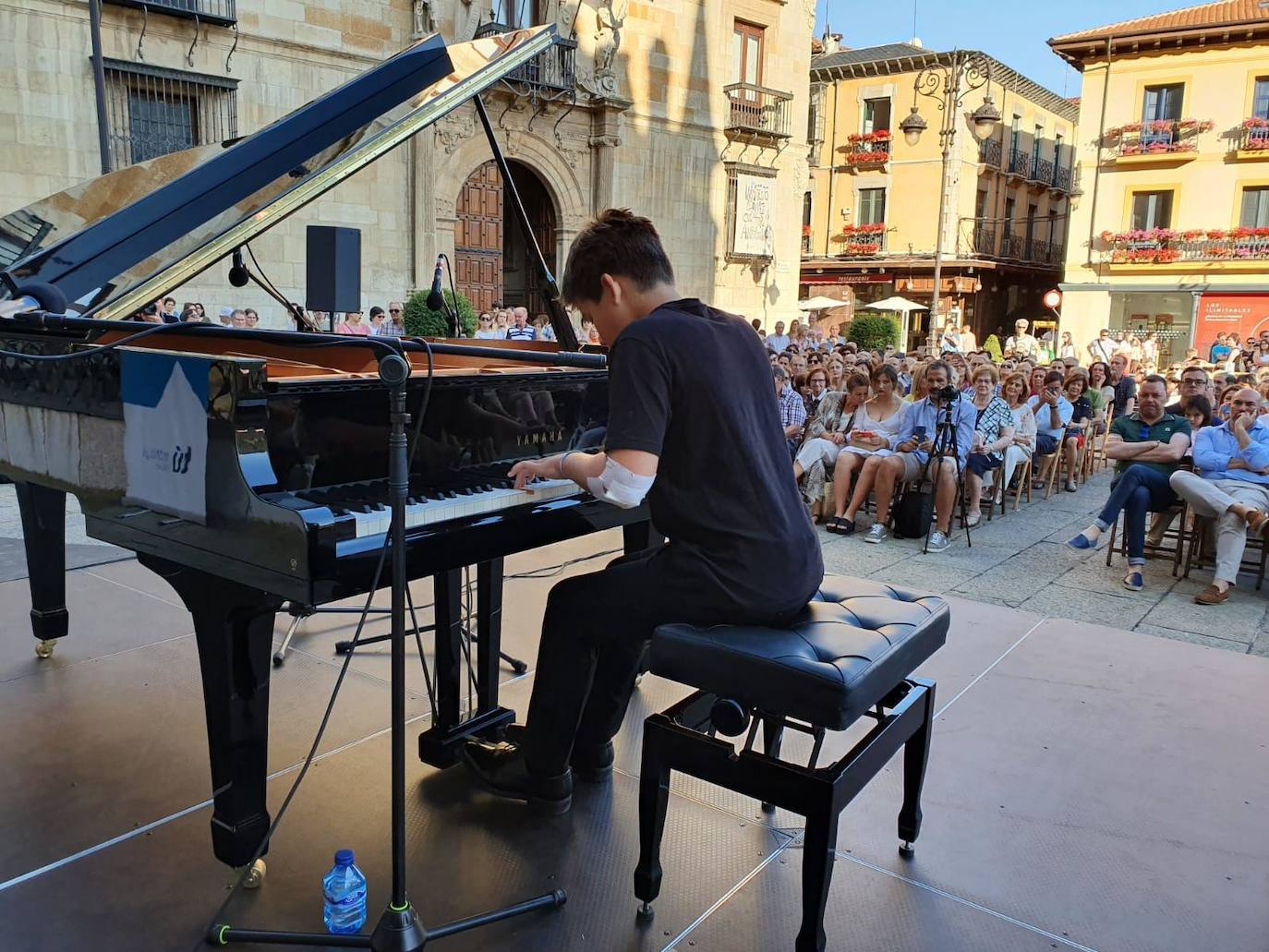 Fotos: Las Piedras Cantan reúne ante Botines a un público entregado a la buena música