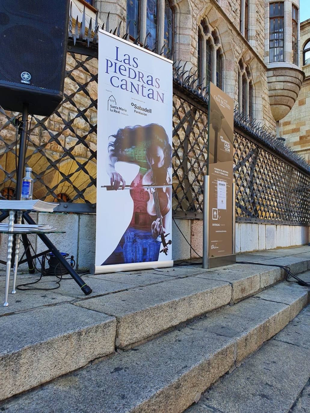 Fotos: Las Piedras Cantan reúne ante Botines a un público entregado a la buena música