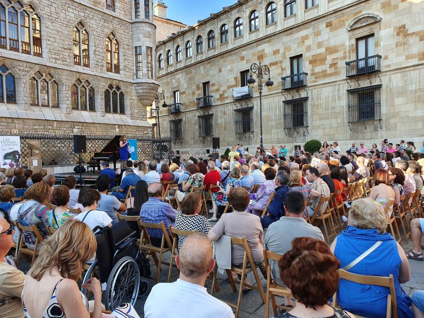 Fotos: Las Piedras Cantan reúne ante Botines a un público entregado a la buena música