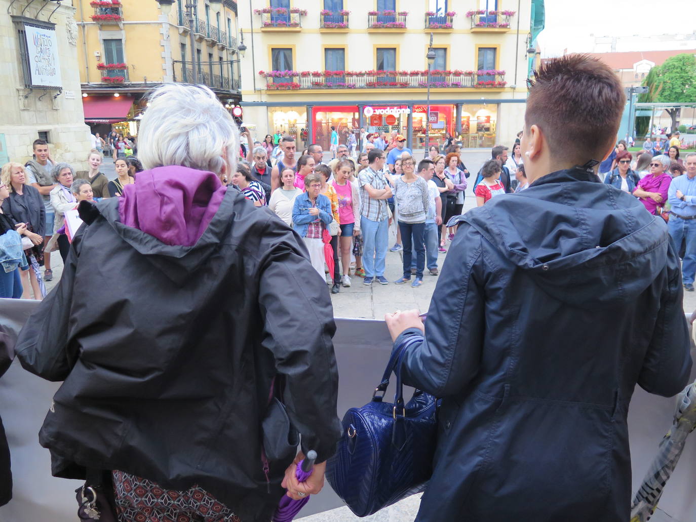 Fotos: Concentración contra la &#039;manada de Manresa&#039;